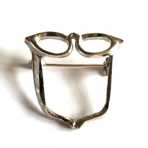 Vintage eyeglasses brooch glasses holder pin silver tone spectacles cat eye